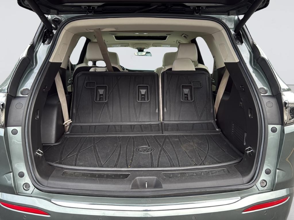 Buick Enclave Vehicle Full-screen Gallery Image 31