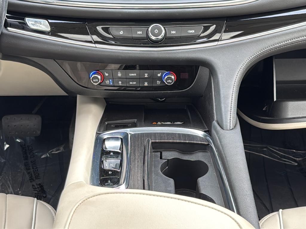 Buick Enclave Vehicle Full-screen Gallery Image 33