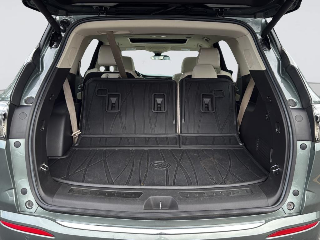 Buick Enclave Vehicle Full-screen Gallery Image 35