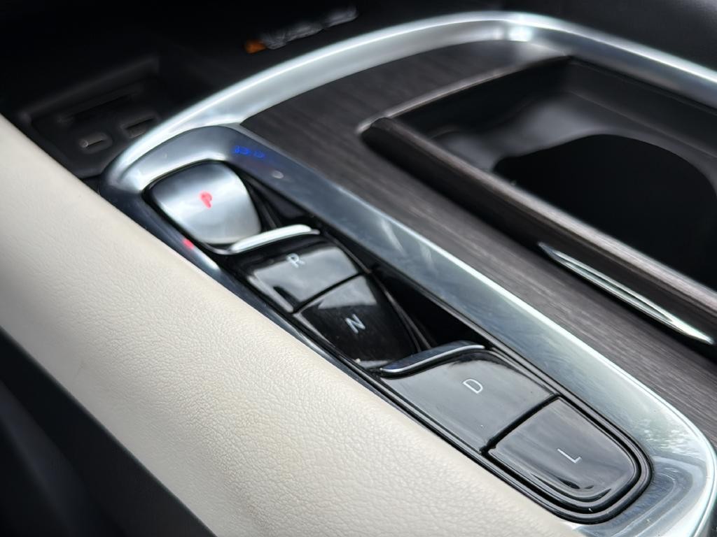 Buick Enclave Vehicle Full-screen Gallery Image 39