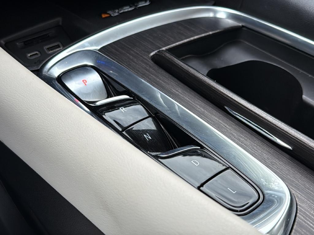 Buick Enclave Vehicle Full-screen Gallery Image 44