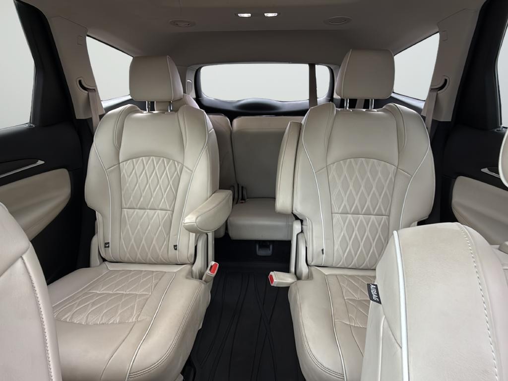 Buick Enclave Vehicle Full-screen Gallery Image 46