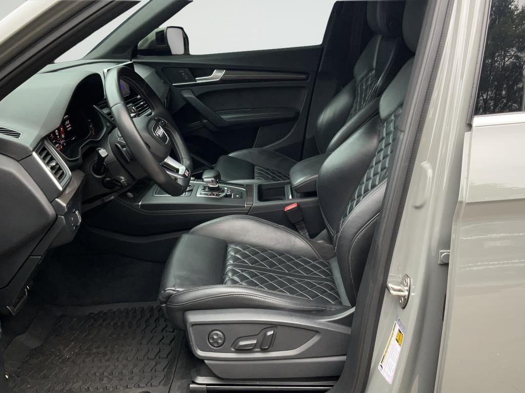 Audi SQ5 Vehicle Full-screen Gallery Image 10