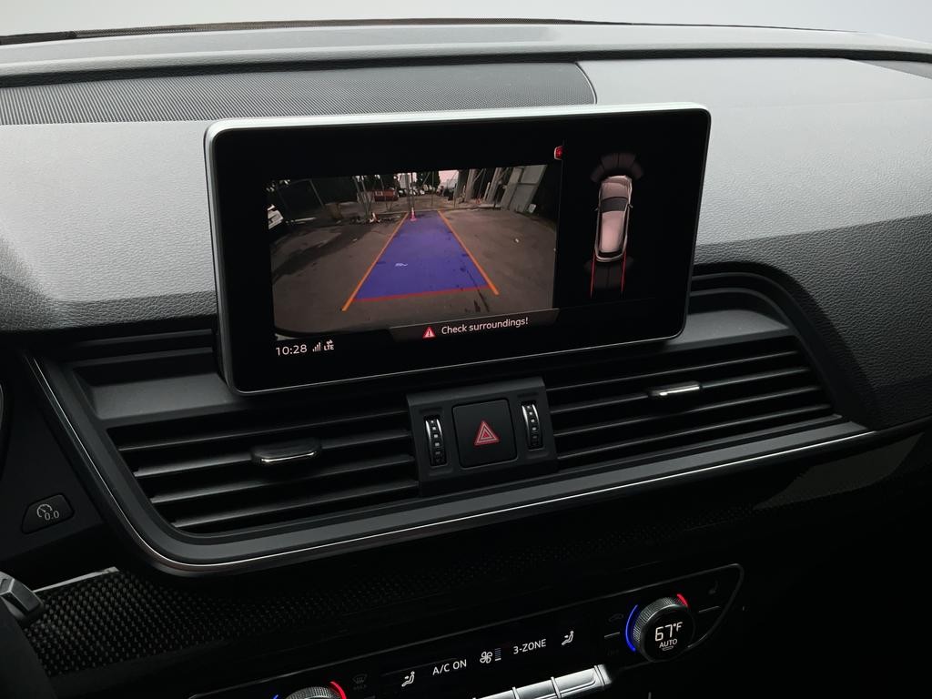 Audi SQ5 Vehicle Full-screen Gallery Image 15
