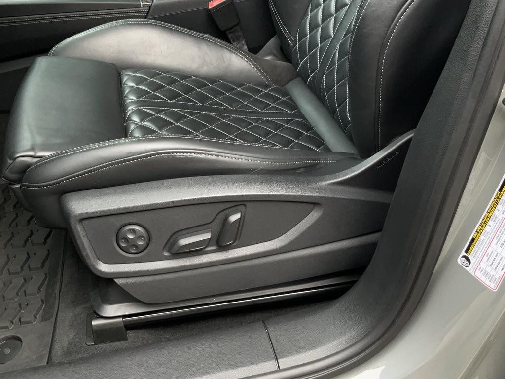 Audi SQ5 Vehicle Full-screen Gallery Image 18