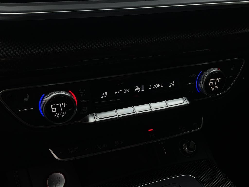 Audi SQ5 Vehicle Full-screen Gallery Image 21