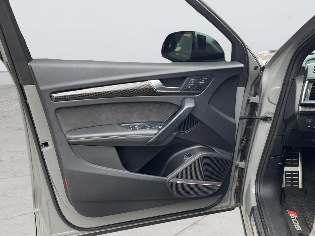 Audi SQ5 Vehicle Full-screen Gallery Image 24