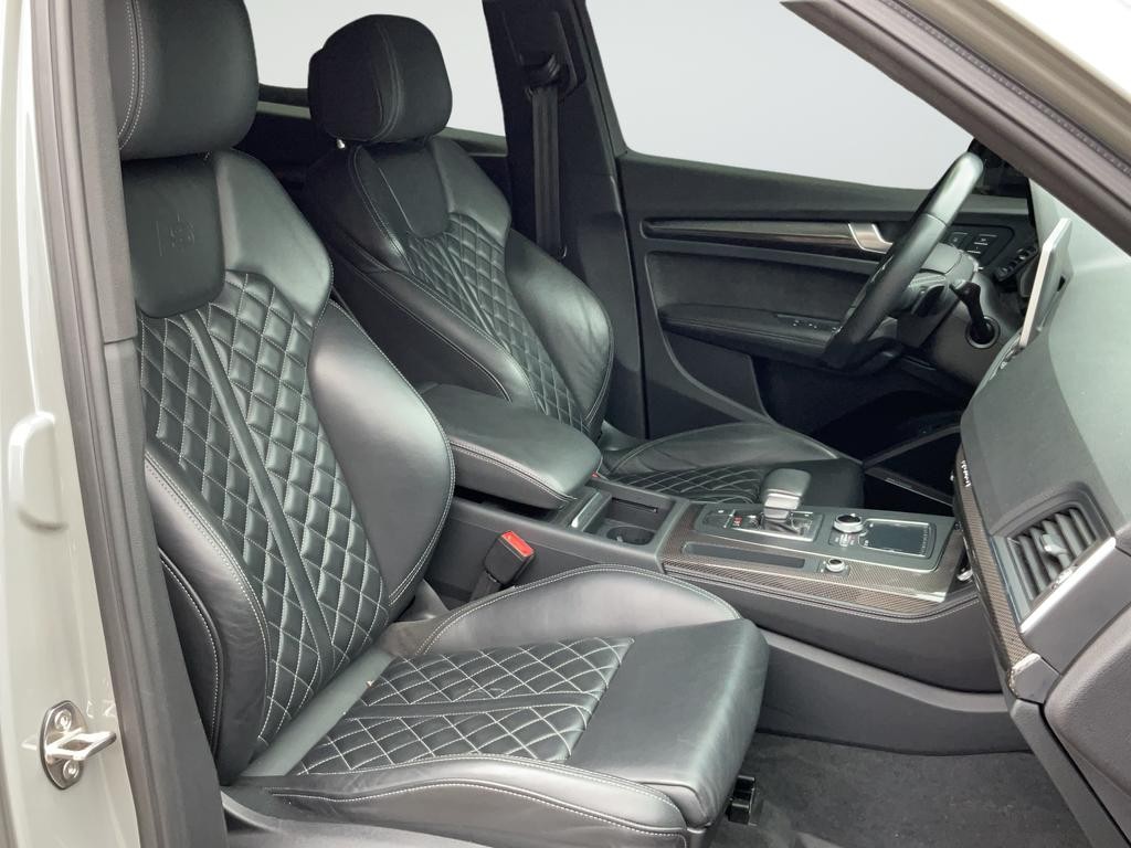 Audi SQ5 Vehicle Full-screen Gallery Image 26