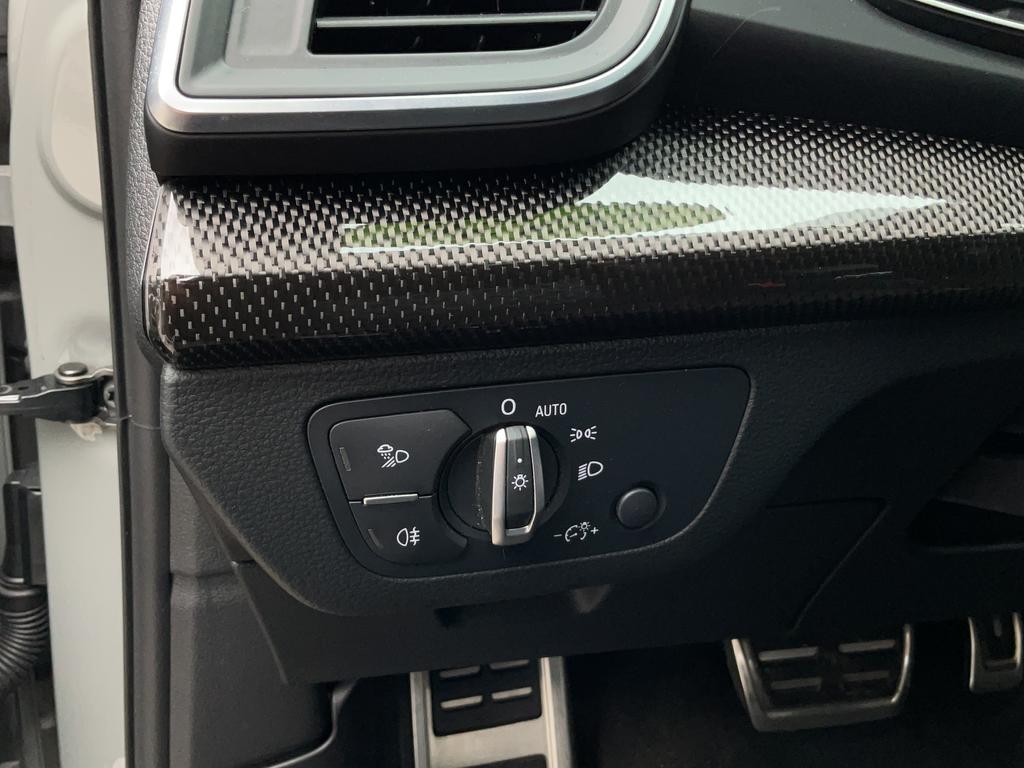 Audi SQ5 Vehicle Full-screen Gallery Image 28