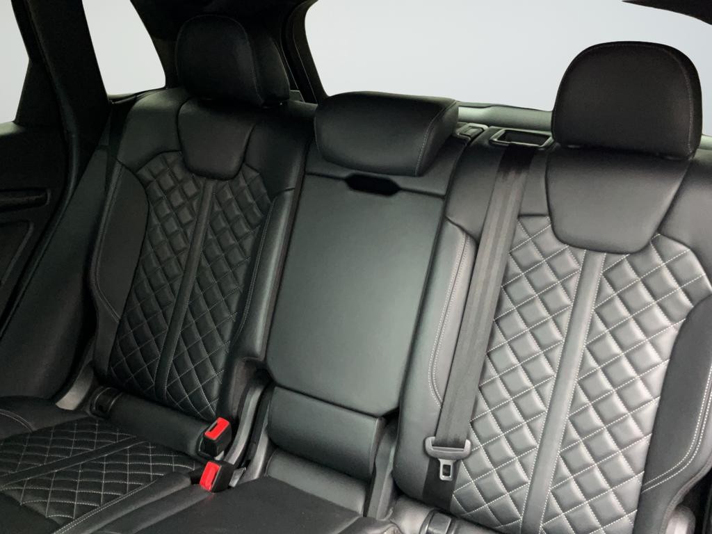 Audi SQ5 Vehicle Full-screen Gallery Image 29