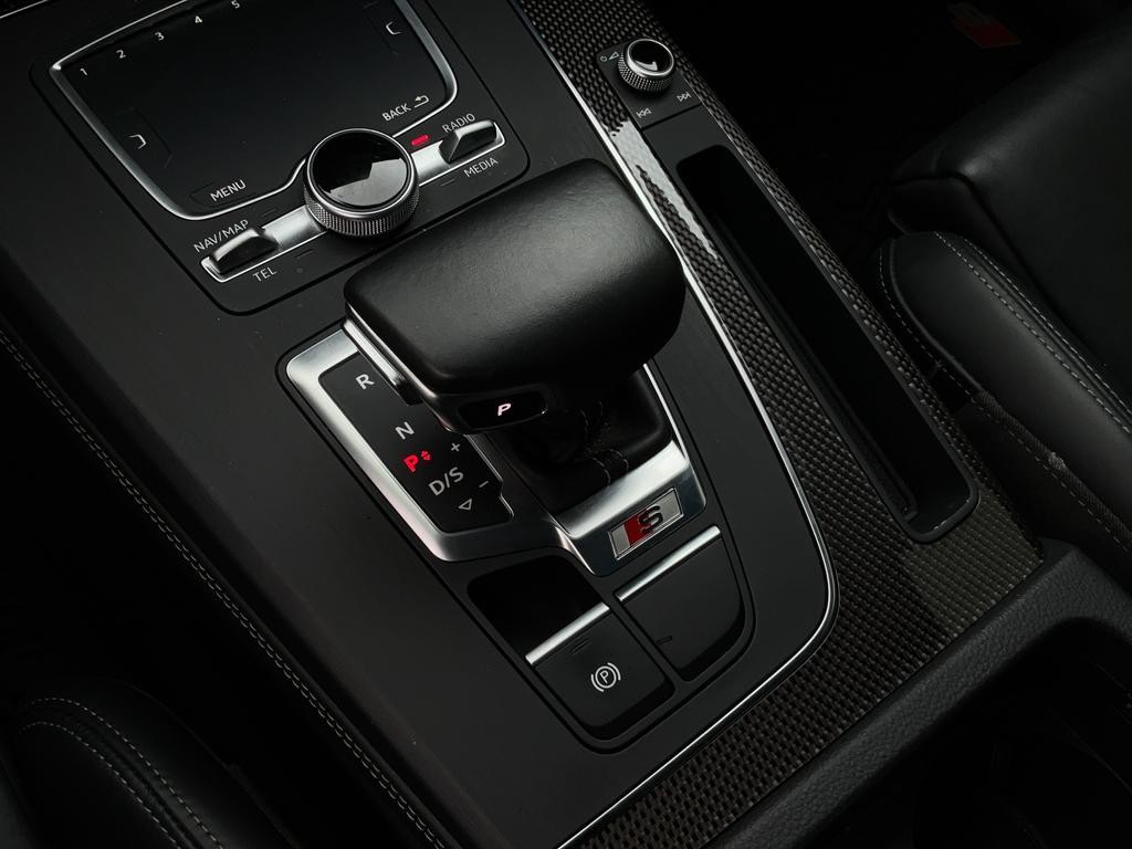 Audi SQ5 Vehicle Full-screen Gallery Image 36