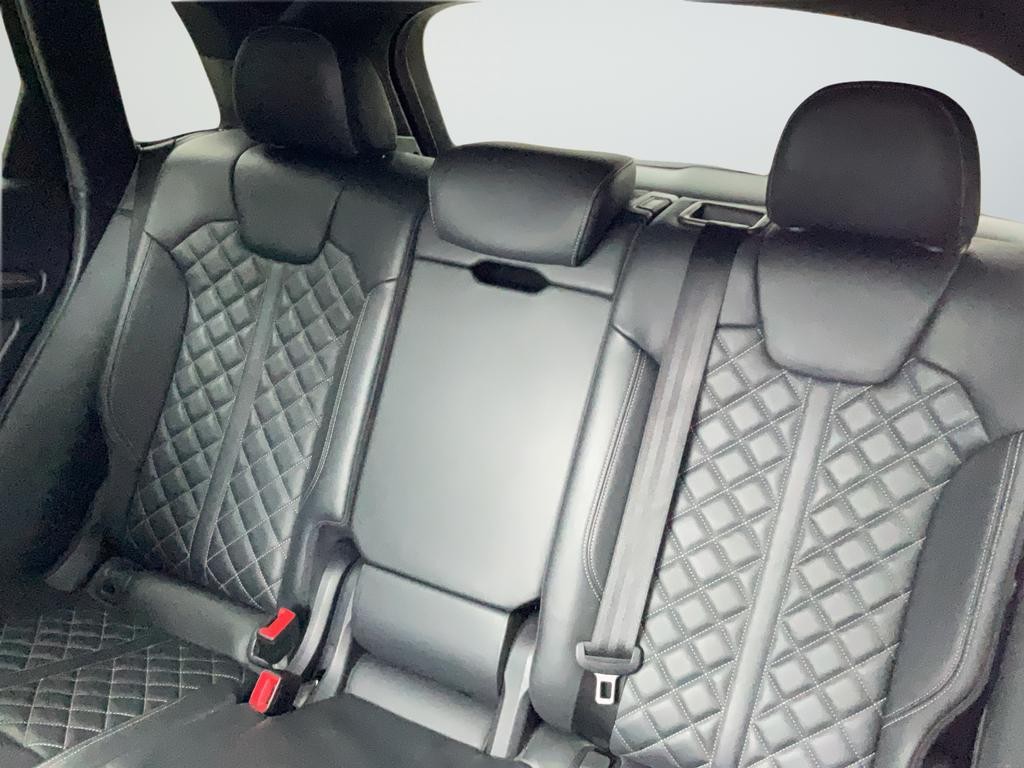 Audi SQ5 Vehicle Full-screen Gallery Image 38