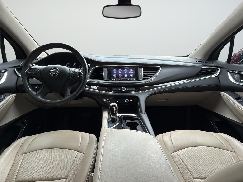 Buick Enclave Vehicle Full-screen Gallery Image 09
