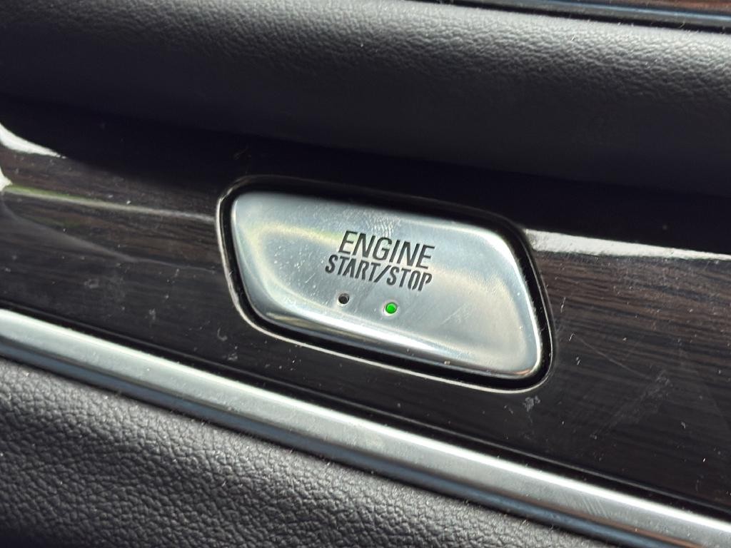 Buick Enclave Vehicle Full-screen Gallery Image 13