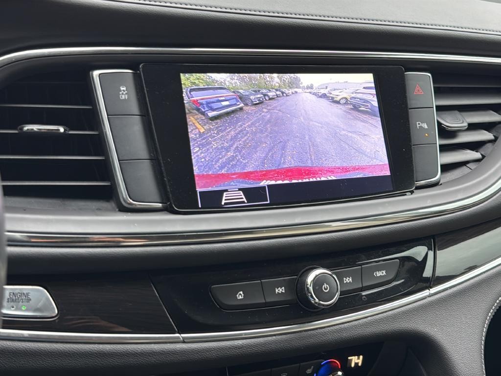 Buick Enclave Vehicle Full-screen Gallery Image 15