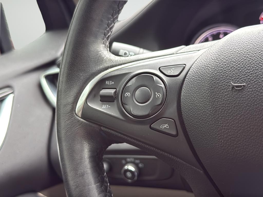 Buick Enclave Vehicle Full-screen Gallery Image 16