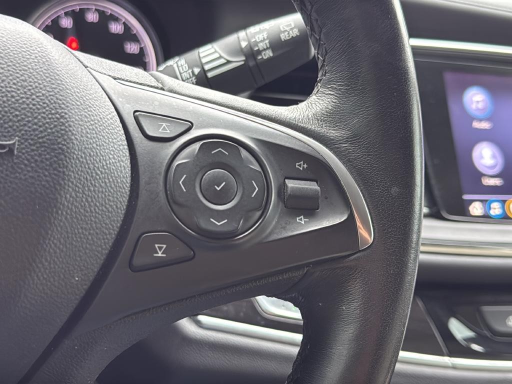 Buick Enclave Vehicle Full-screen Gallery Image 17