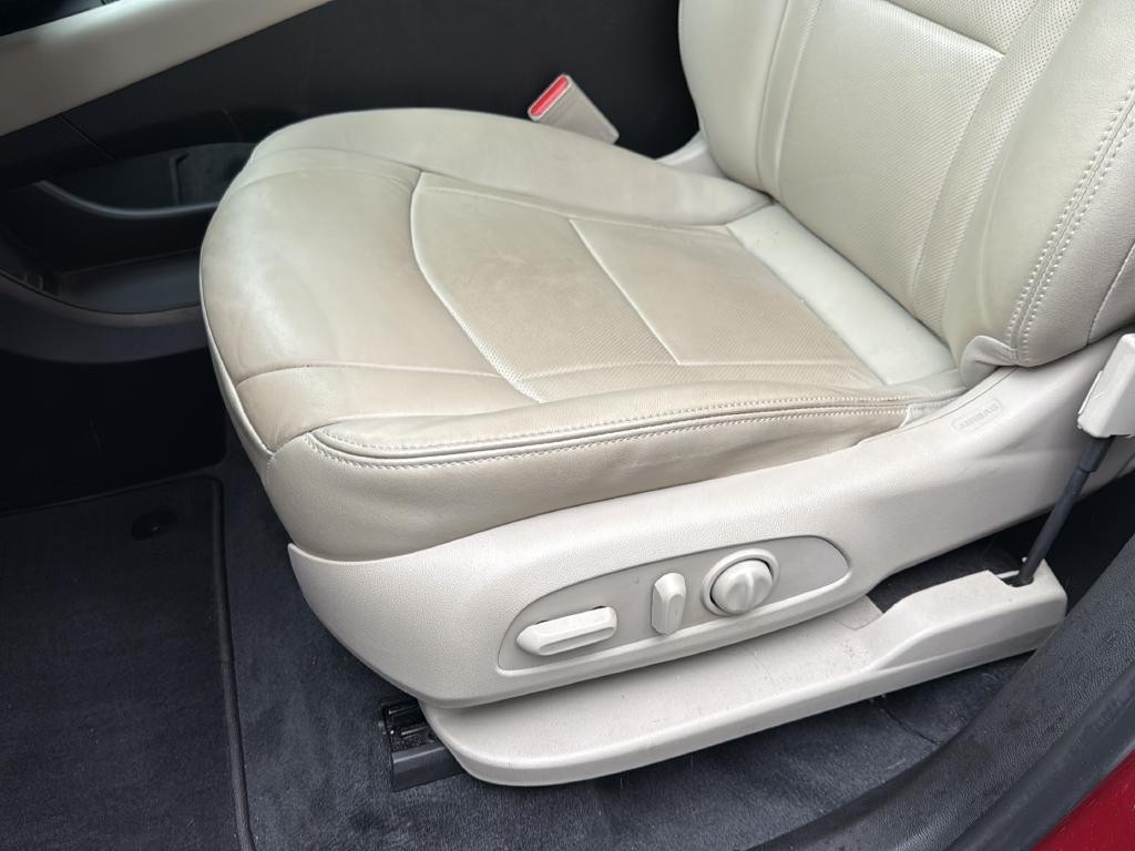 Buick Enclave Vehicle Full-screen Gallery Image 18