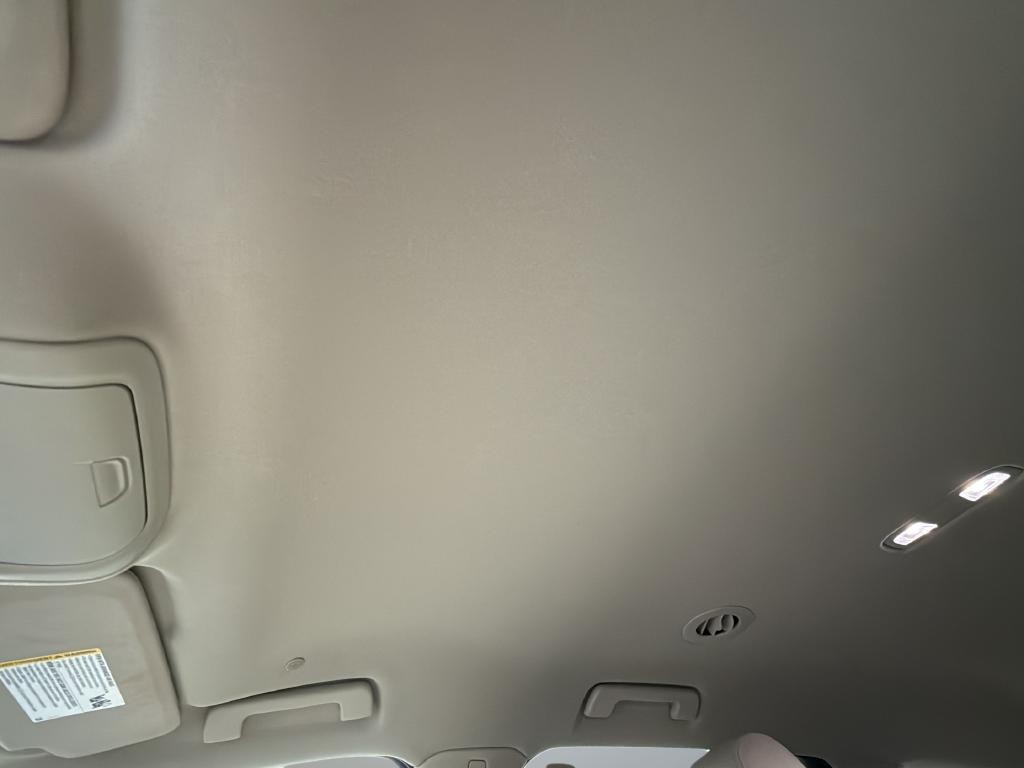 Buick Enclave Vehicle Full-screen Gallery Image 19