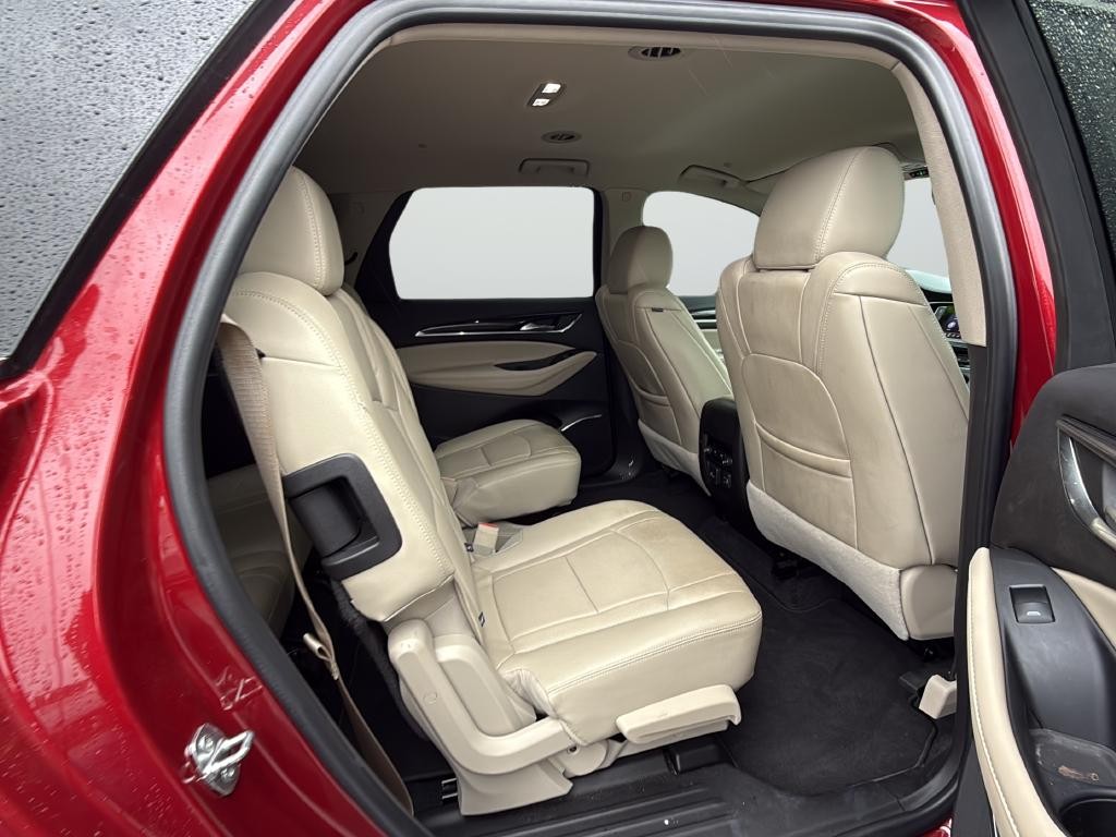 Buick Enclave Vehicle Full-screen Gallery Image 25