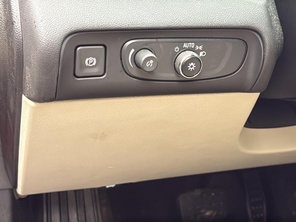 Buick Enclave Vehicle Full-screen Gallery Image 28