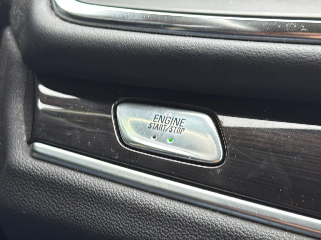 Buick Enclave Vehicle Full-screen Gallery Image 30