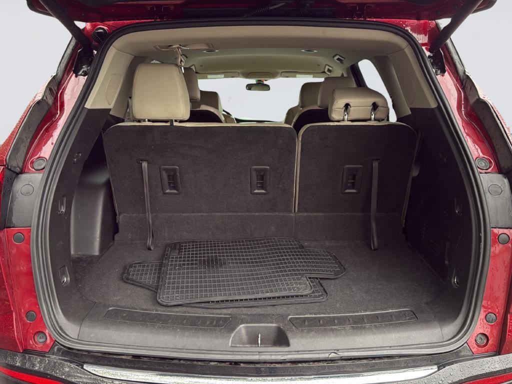 Buick Enclave Vehicle Full-screen Gallery Image 31