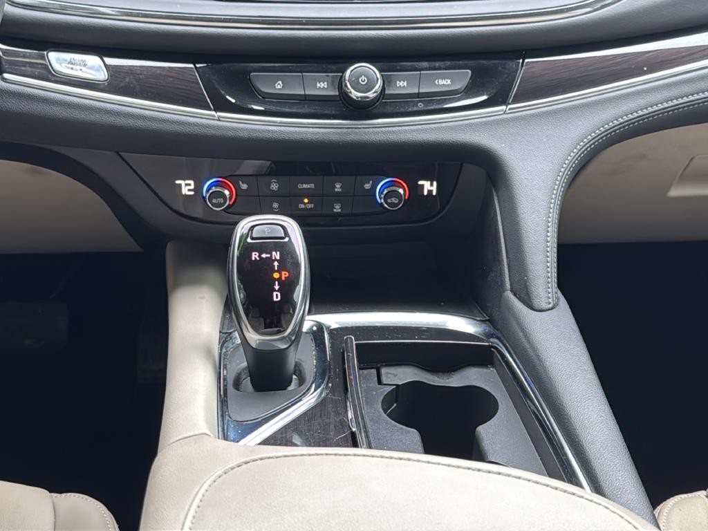 Buick Enclave Vehicle Full-screen Gallery Image 33