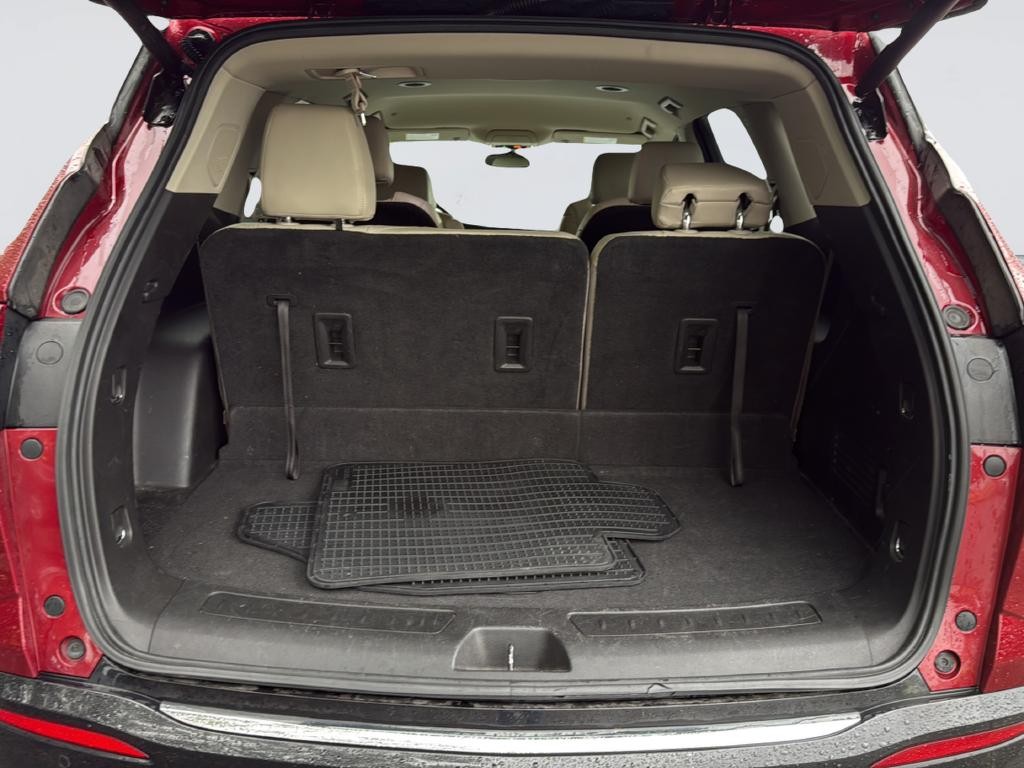Buick Enclave Vehicle Full-screen Gallery Image 35