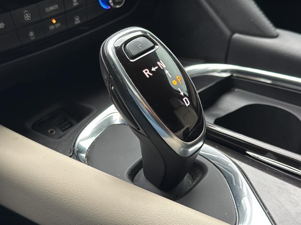 Buick Enclave Vehicle Full-screen Gallery Image 39