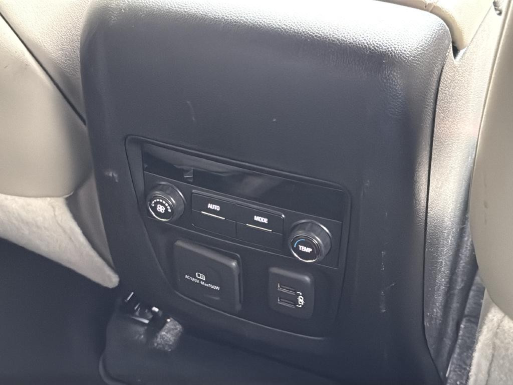 Buick Enclave Vehicle Full-screen Gallery Image 41