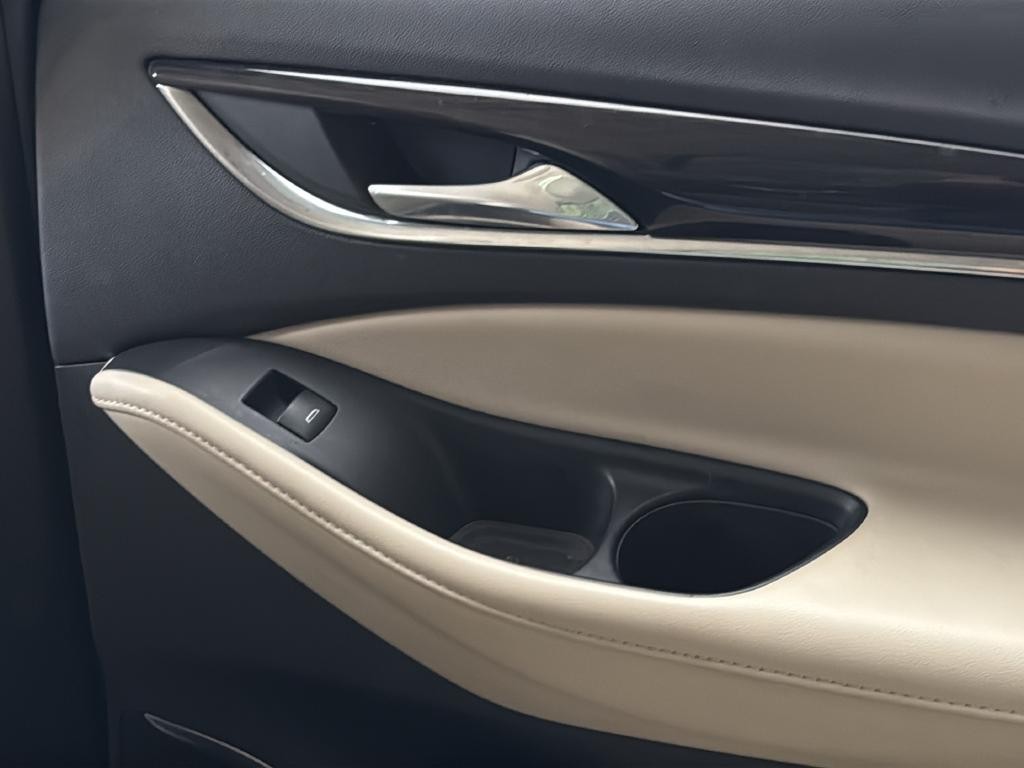 Buick Enclave Vehicle Full-screen Gallery Image 43