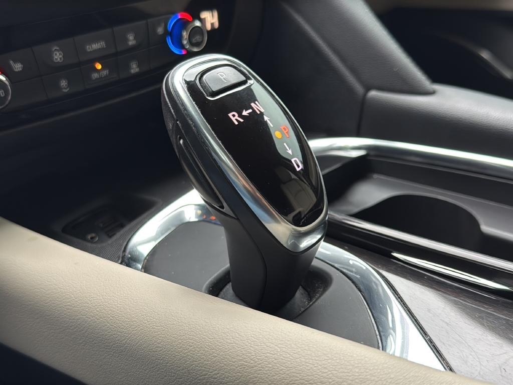 Buick Enclave Vehicle Full-screen Gallery Image 44