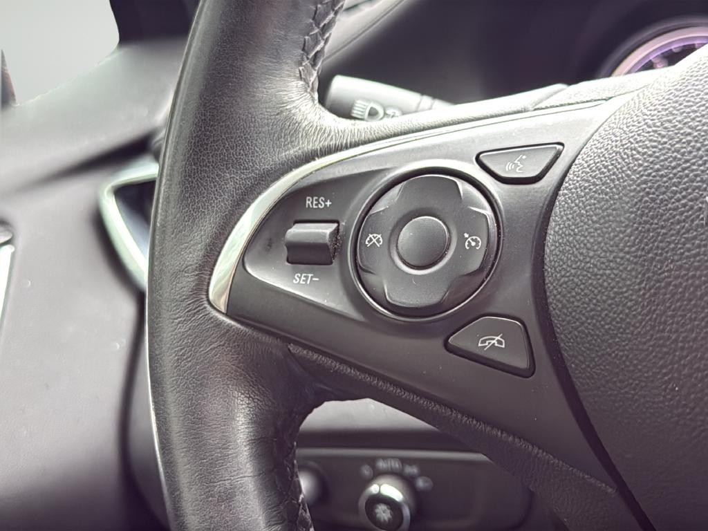 Buick Enclave Vehicle Full-screen Gallery Image 45