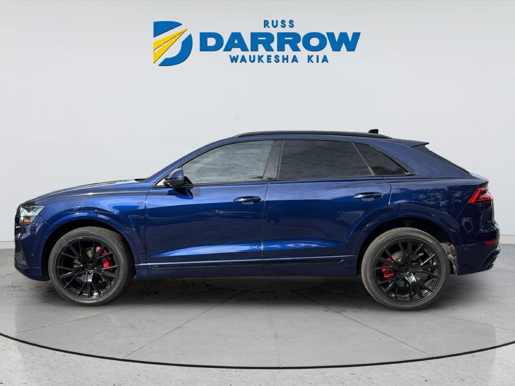 Audi Q8 Vehicle Full-screen Gallery Image 02