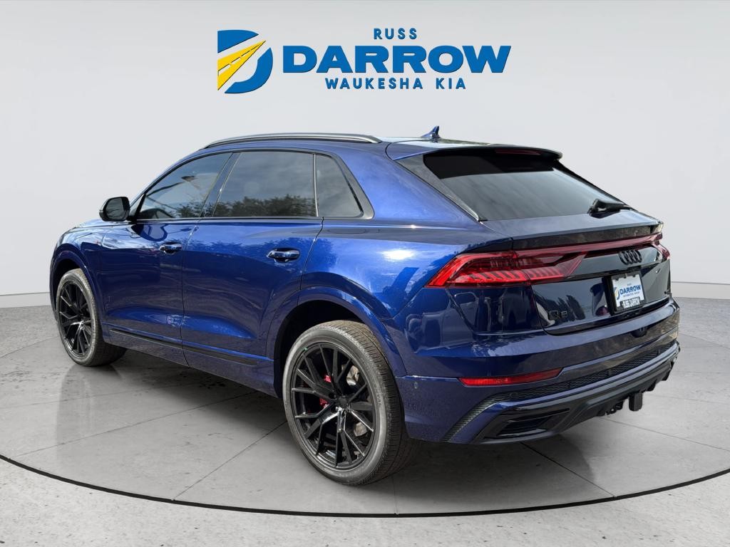 Audi Q8 Vehicle Full-screen Gallery Image 03