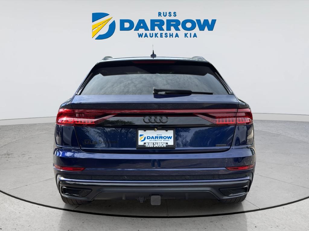 Audi Q8 Vehicle Full-screen Gallery Image 04