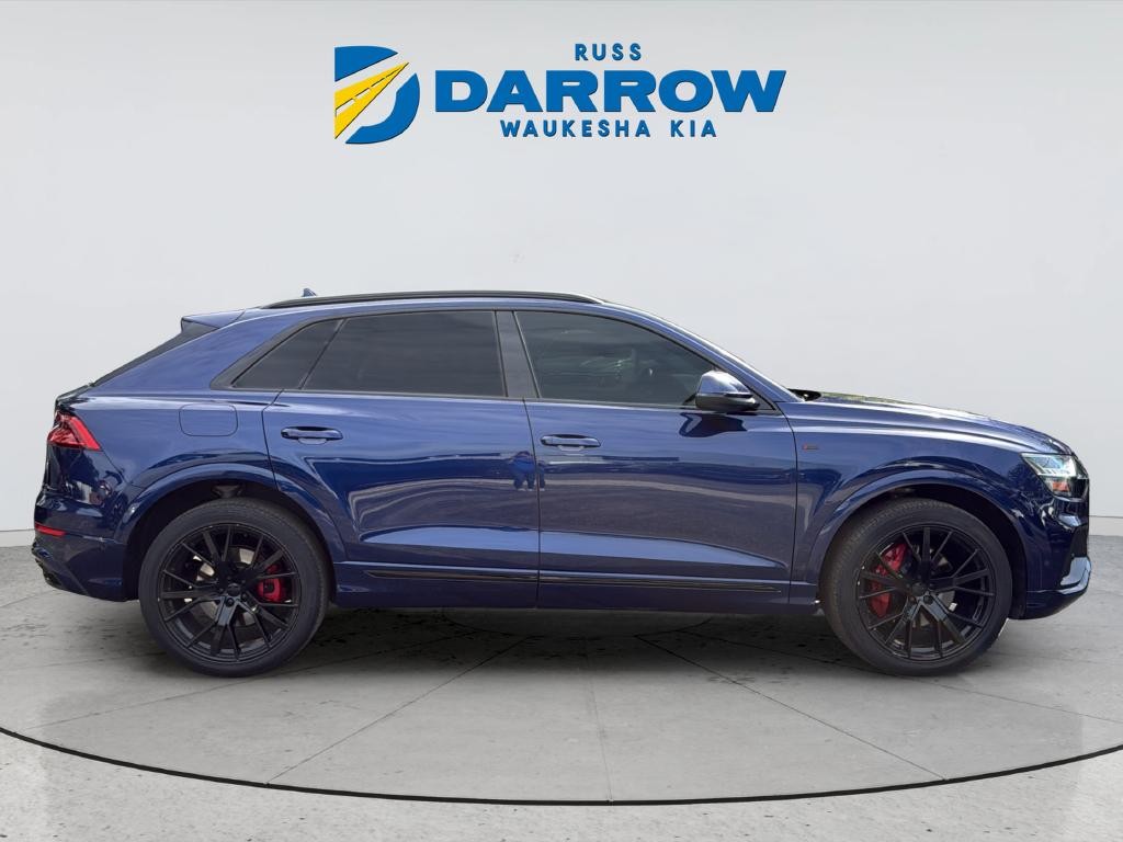 Audi Q8 Vehicle Full-screen Gallery Image 06