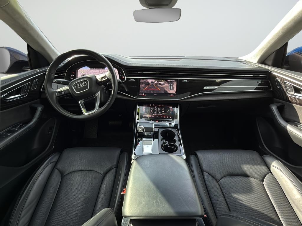 Audi Q8 Vehicle Full-screen Gallery Image 09