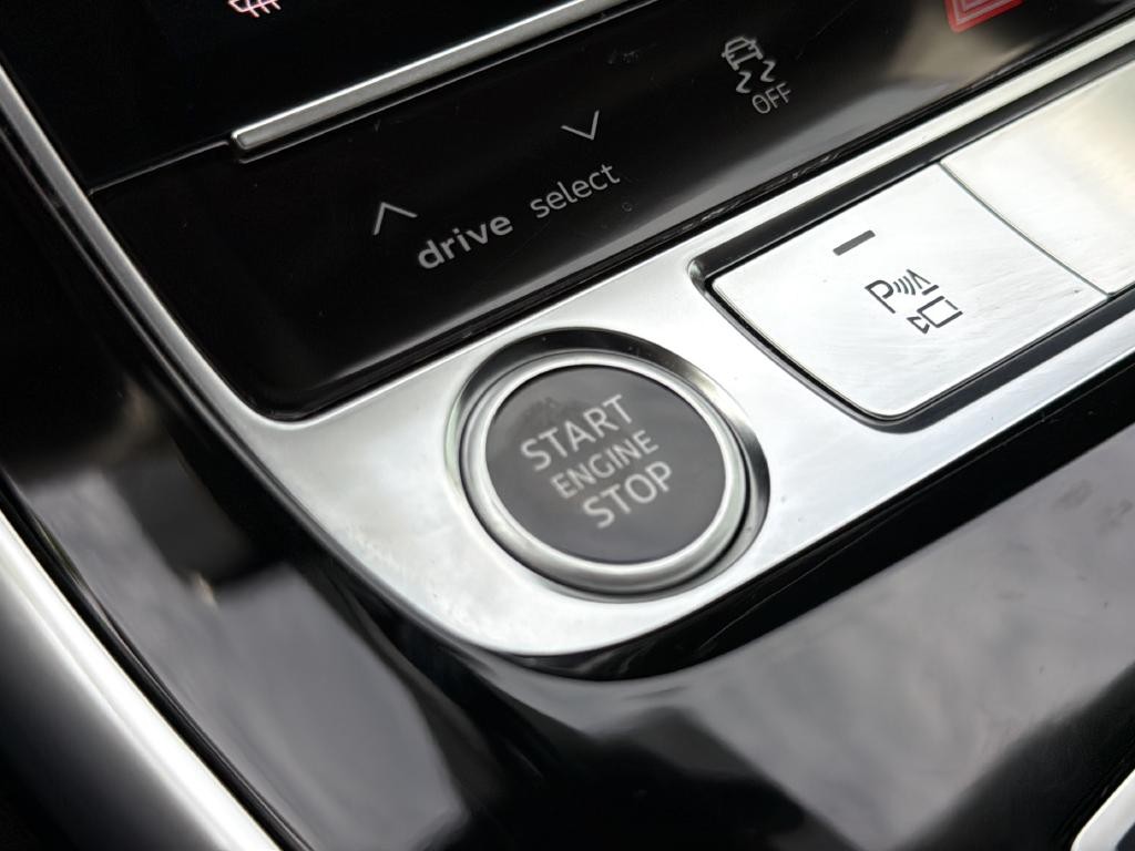 Audi Q8 Vehicle Full-screen Gallery Image 13