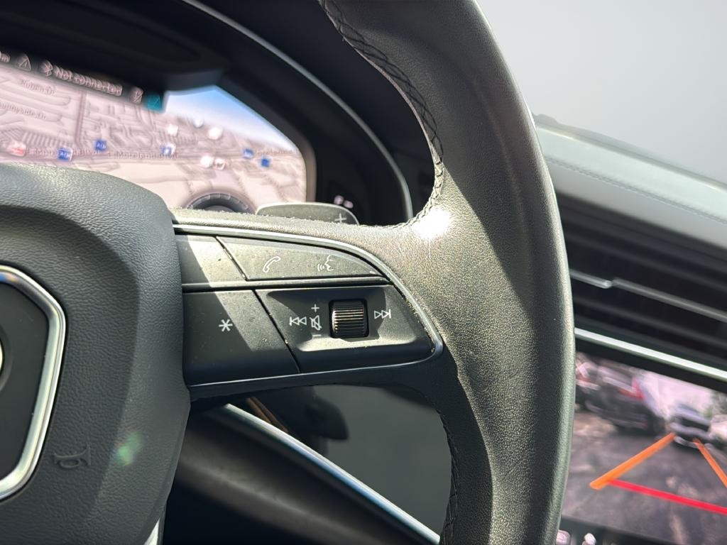 Audi Q8 Vehicle Full-screen Gallery Image 17