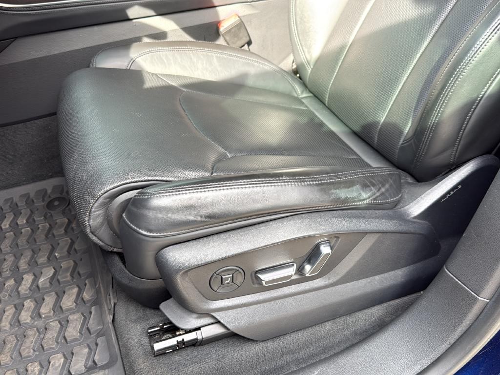 Audi Q8 Vehicle Full-screen Gallery Image 18