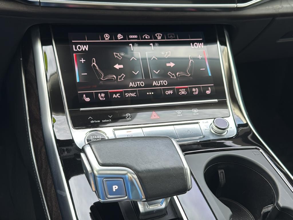 Audi Q8 Vehicle Full-screen Gallery Image 21