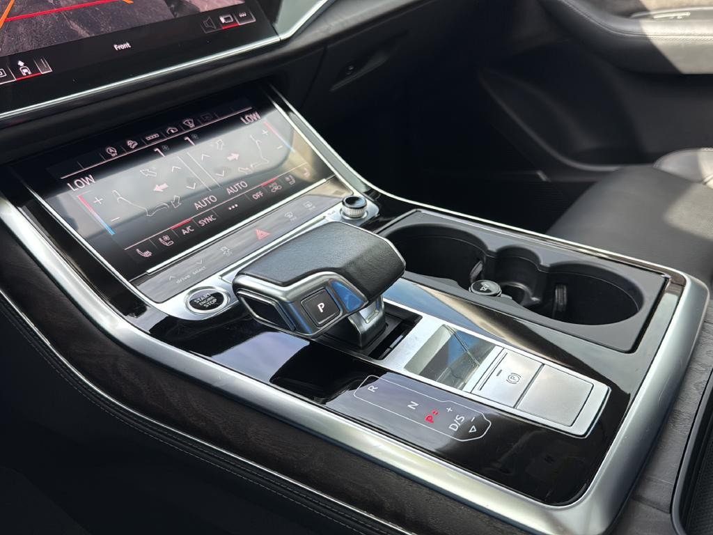 Audi Q8 Vehicle Full-screen Gallery Image 22