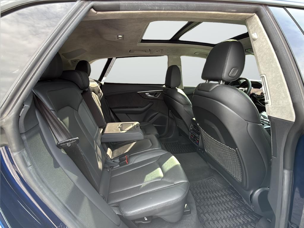 Audi Q8 Vehicle Full-screen Gallery Image 25
