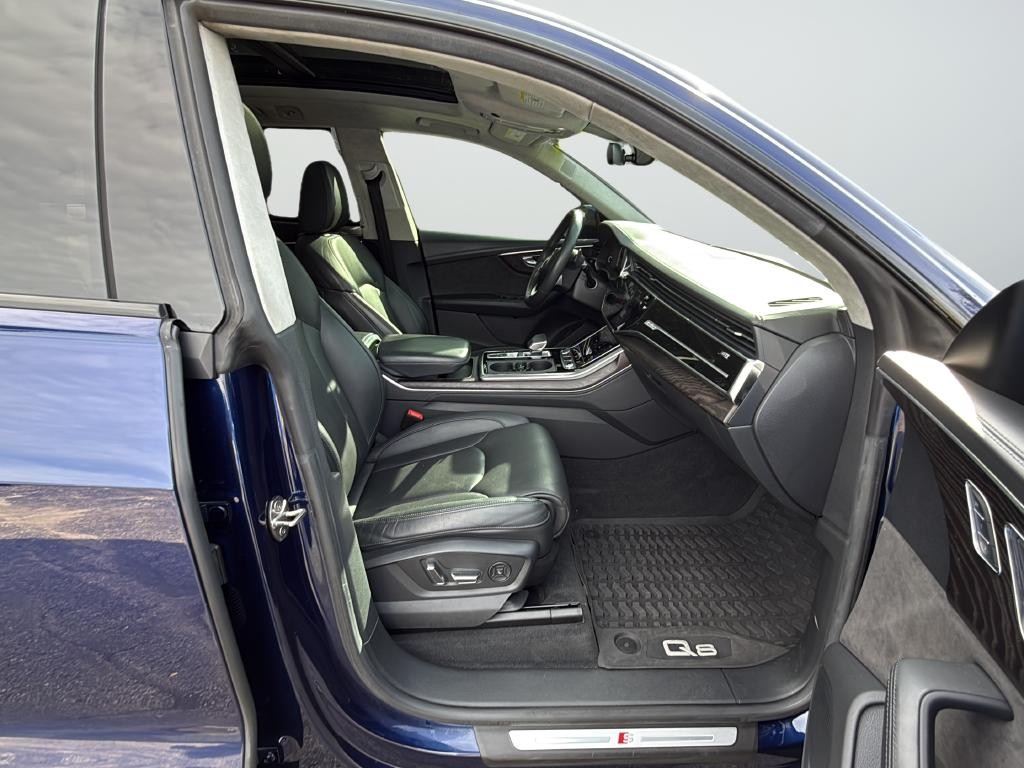 Audi Q8 Vehicle Full-screen Gallery Image 26
