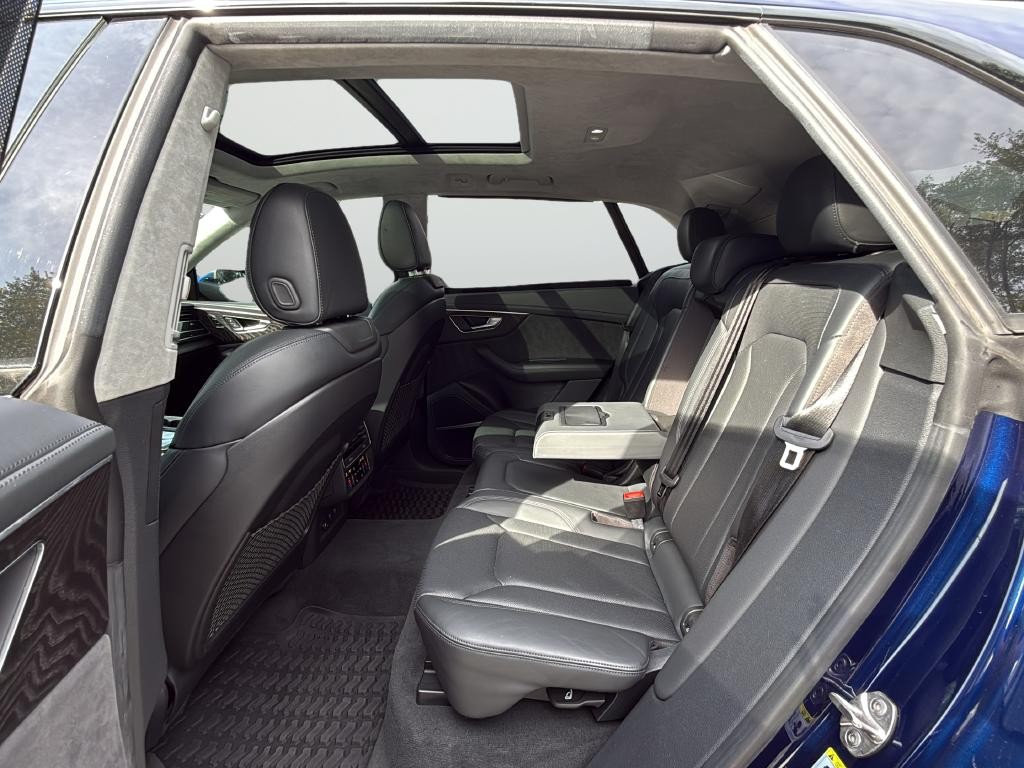 Audi Q8 Vehicle Full-screen Gallery Image 27