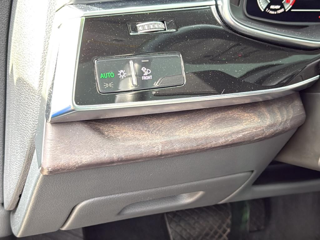 Audi Q8 Vehicle Full-screen Gallery Image 28