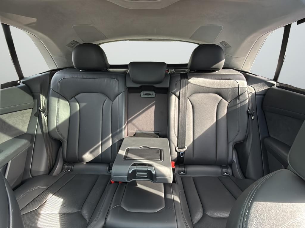 Audi Q8 Vehicle Full-screen Gallery Image 29