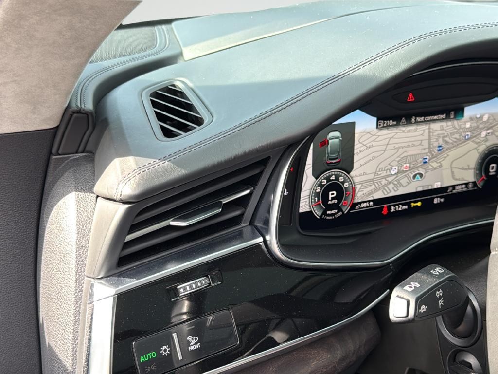 Audi Q8 Vehicle Full-screen Gallery Image 32